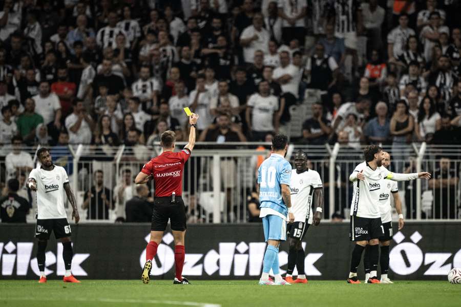 Une rencontre entre Besiktas et Erzurumspor à la mi-septembre. Une rencontre entre Besiktas et Erzurumspor à la mi-septembre.