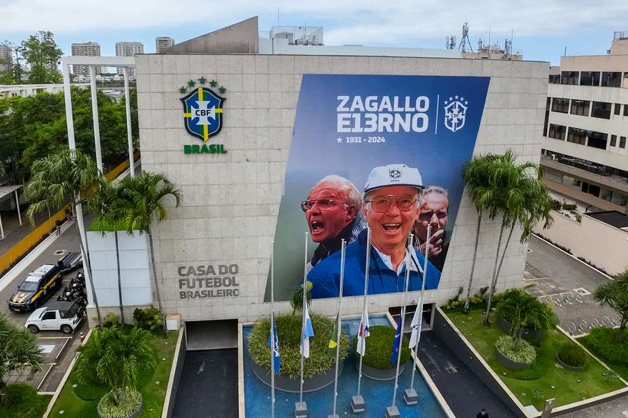 A sede da CBF com grande homenagem a Zagallo