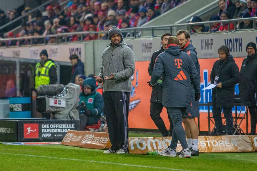 Vincent Kompany va lucra cu Daniel Fradley la Bayern, după ce fostul asistent al lui Guardiola de la City a făcut trecerea în Bundesliga Vincent Kompany va lucra cu Daniel Fradley la Bayern, după ce fostul asistent al lui Guardiola de la City a făcut trecerea în Bundesliga