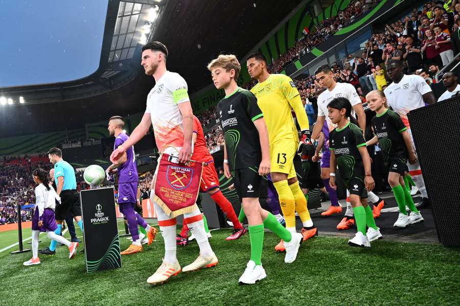 West Ham midfielder Declan Rice (L) leads out the team prior to the UEFA Europa Conference League final