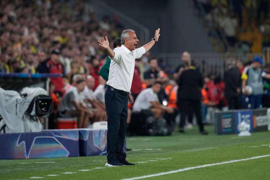 Kartal odkoučoval posledný zápas na lavičke Feneru.