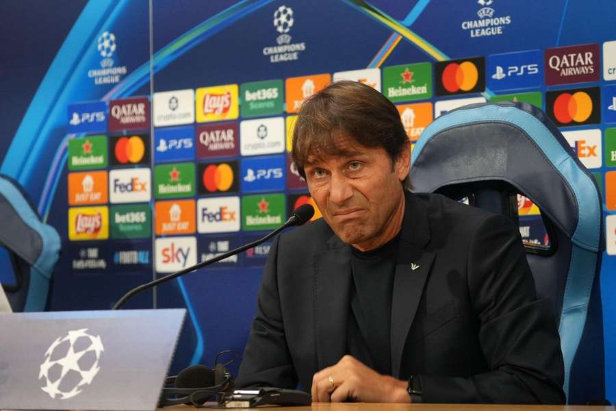 Ein kritischer Antonio Conte vor dem Champions-League-Spiel gegen Eintracht Frankfurt Ein kritischer Antonio Conte vor dem Champions-League-Spiel gegen Eintracht Frankfurt