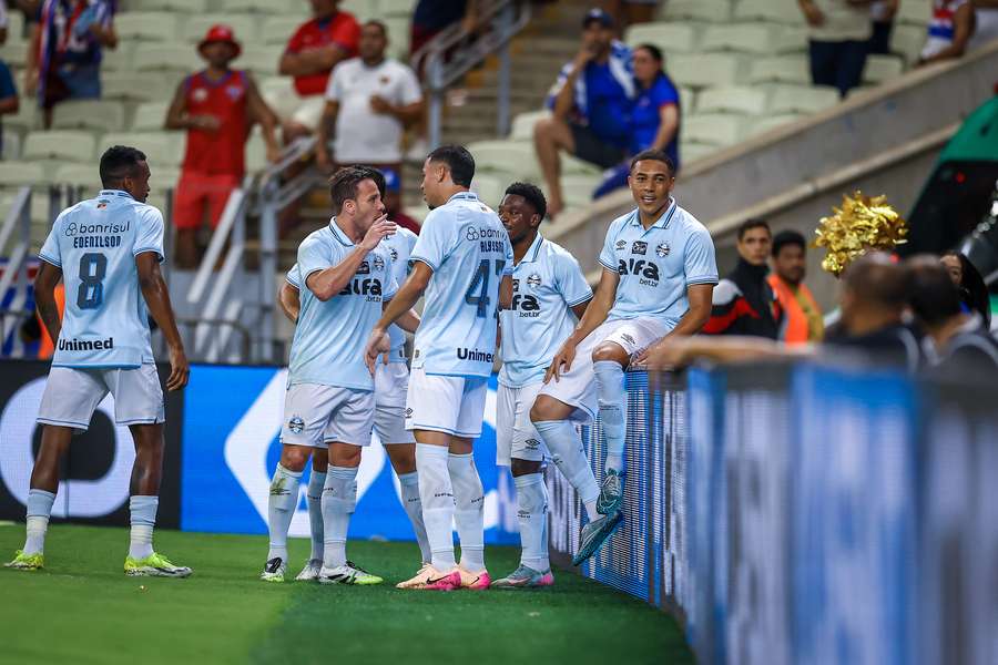 O Grêmio chegou a virar a partida, mas cedeu o empate O Grêmio chegou a virar a partida, mas cedeu o empate