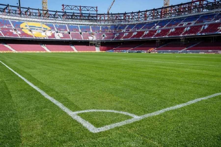 El Camp Nou podría ver su estreno retrasado
