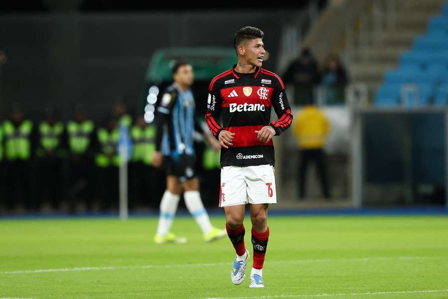 Carrascal, do Flamengo, foi o autor do gol da vitória na partida contra o Grêmio