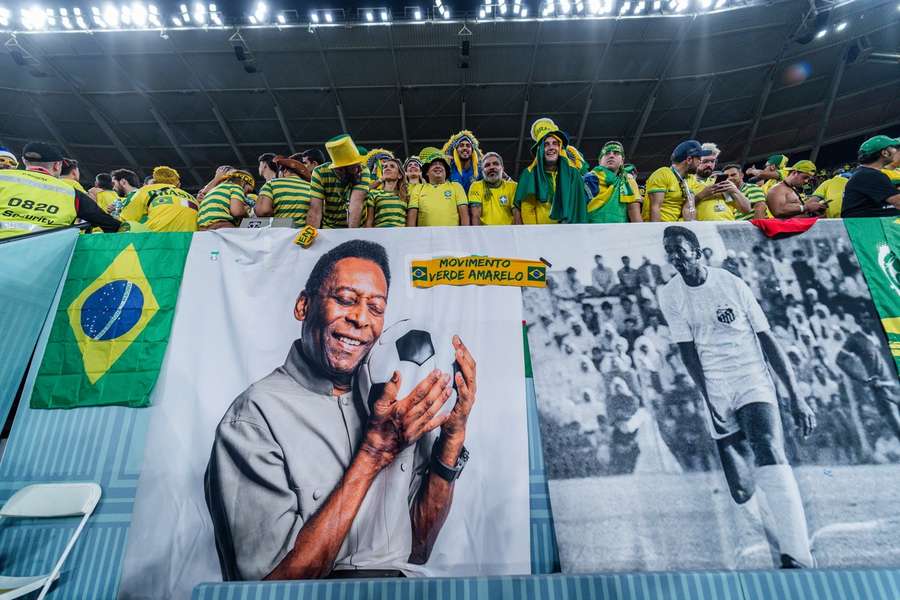 Celá Brazílie doufá, že se legendární Pelé uzdraví.