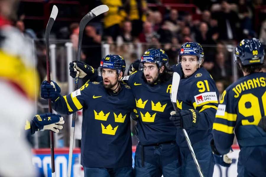Zibanejad (v strede) sa výraznou mierou podpísal pod druhý triumf svojej krajiny na domácom šampionáte.