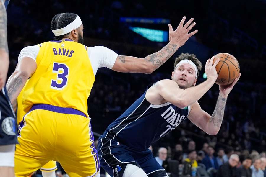 Luka Dončič a Anthony Davis mění kluby. 