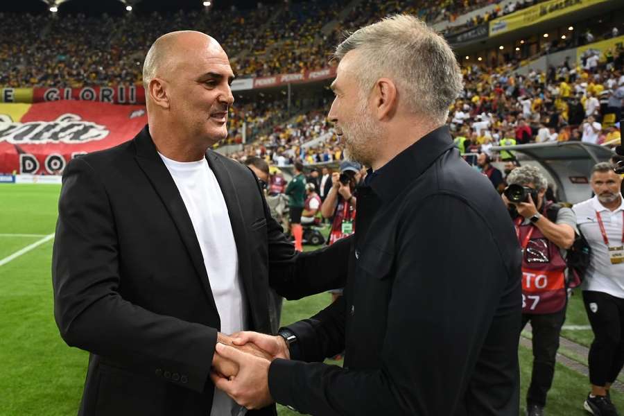 Edward Iordanescu si selecționerul israelian Alon Hazan înainte de meciul direct de la București