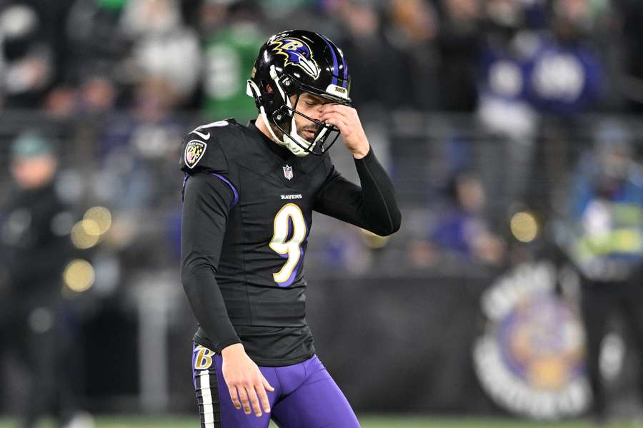 Baltimore Ravens kicker Justin Tucker reacting to a missed field goal against the Philadelphia Eagles (December 2024)