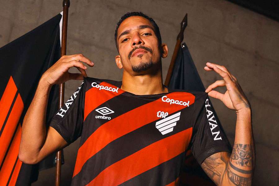 Gilberto trocou o Bahia pelo Athletico Paranaense