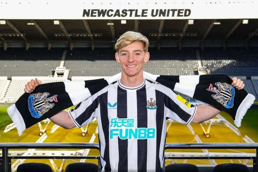 Anthony Gordon foi apresentado no Newcastle no passado dia 29 de janeiro