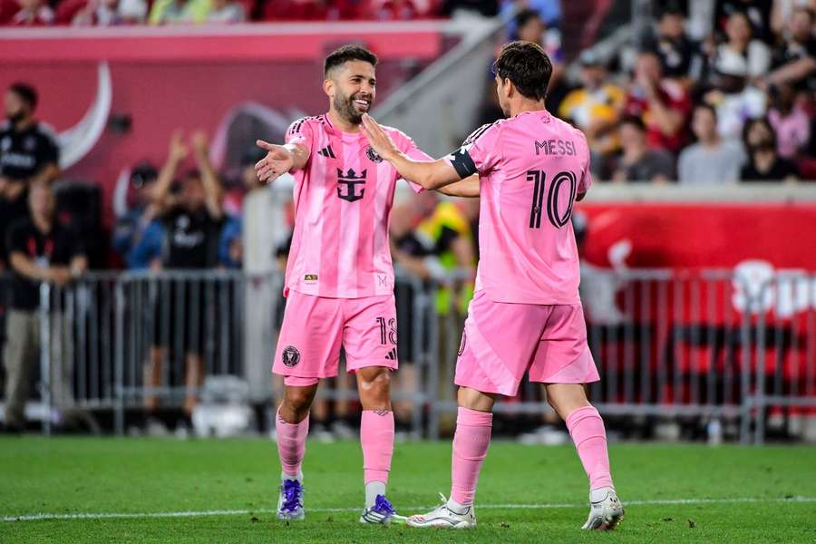 Jordi Alba e Lionel Messi