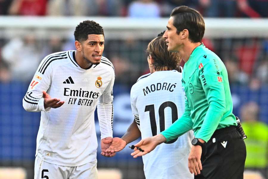 Bellingham sofreu expulsão polêmica em Osasuna x Real Madrid Bellingham sofreu expulsão polêmica em Osasuna x Real Madrid