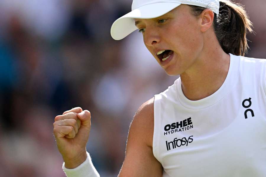 Iga Swiatek hat erstmals das prestigeträchtige Tennisturnier von Wimbledon gewonnen.