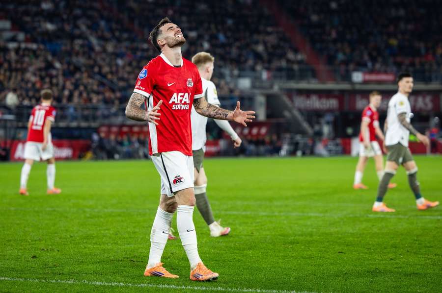 Bundeslliga pair tracking AZ striker Parrott