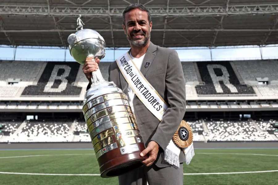 Artur Jorge conquistou Brasileirão e Taça dos Libertadores pelo Botafogo
