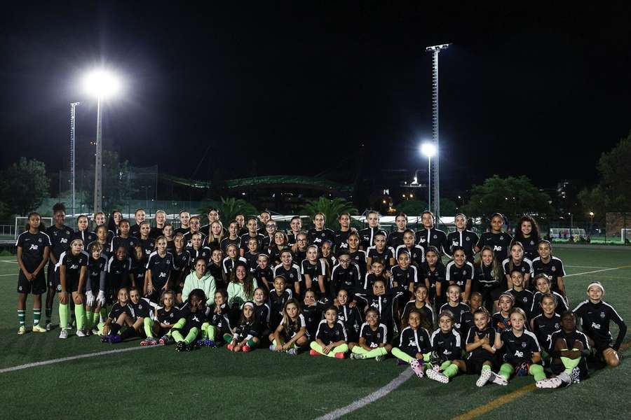 Jogadoras do Sporting radiantes com presença de duas jogadoras da equipa principal do Sporting