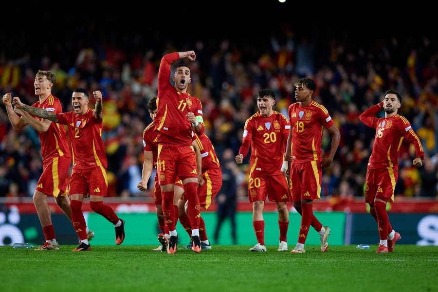 Los jugadores de España celebran su pase en los penaltis ante Países Bajos en cuartos de final de la Nations