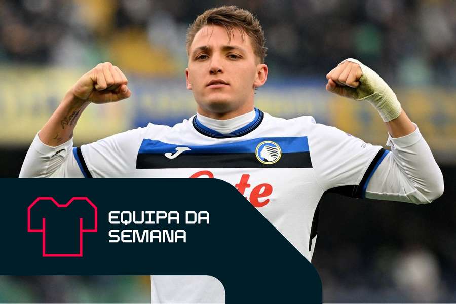 Mateo Retegui, da Atalanta, festeja o quinto golo da sua equipa contra o Verona