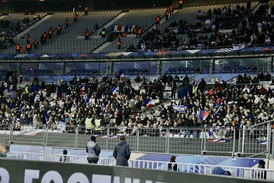 Adeptos no Stade de France na quinta-feira.