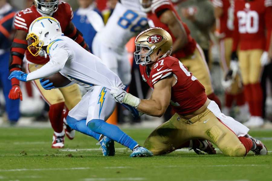 NFL: 49ers dominam Chargers no segundo tempo e vão à quinta vitória