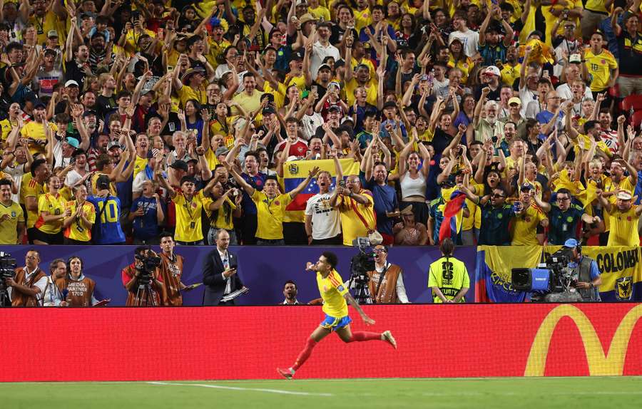 L'esultanza di Diaz prima che il VAR annullasse il suo gol L'esultanza di Diaz prima che il VAR annullasse il suo gol