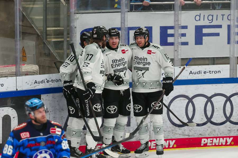 Die Kölner bejubeln den zwischenzeitlichen Ausgleich zum 1:1.