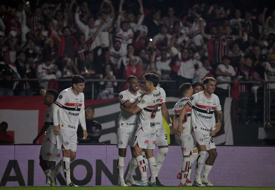 Jogadores do São Paulo comemoram gol de André Silva Jogadores do São Paulo comemoram gol de André Silva