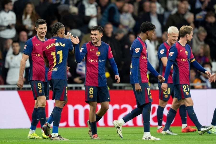 Toni Fernandez (16) makes Barcelona debut