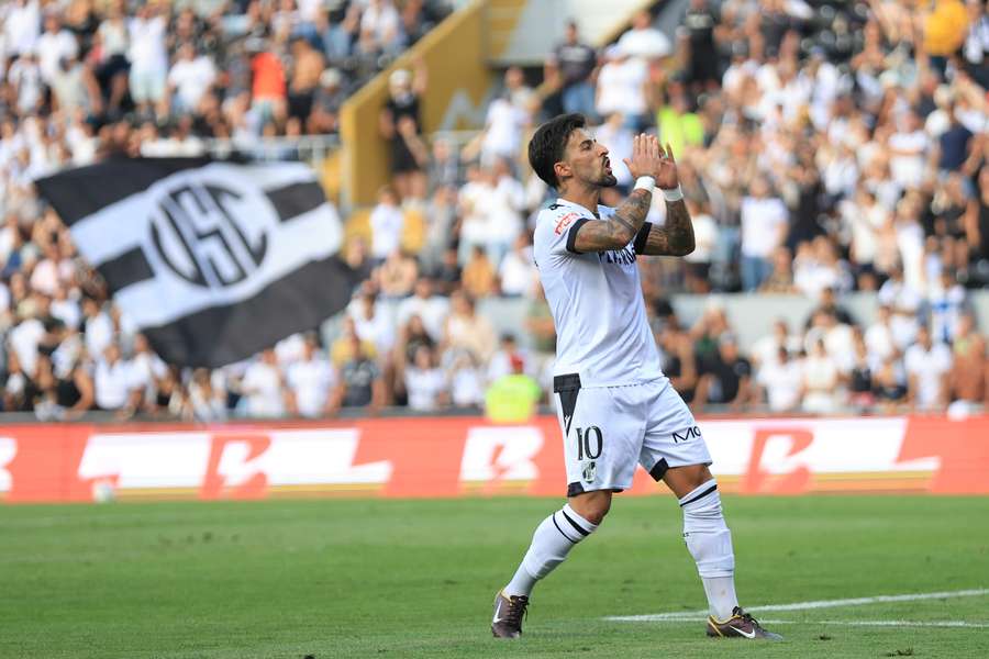 Tiago Silva deixa Vitória SC