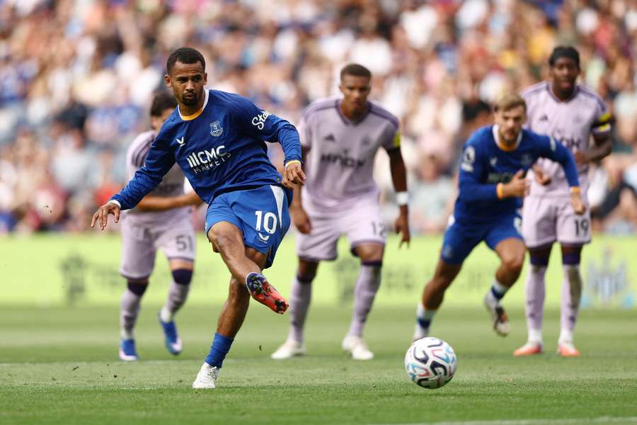 PŘESTUPY ONLINE: V Premier League je živo. Ndiaye i Fernandéz by mohli zamířit do Manchesteru