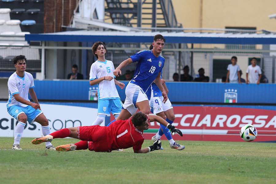 Uno dei gol di Esposito