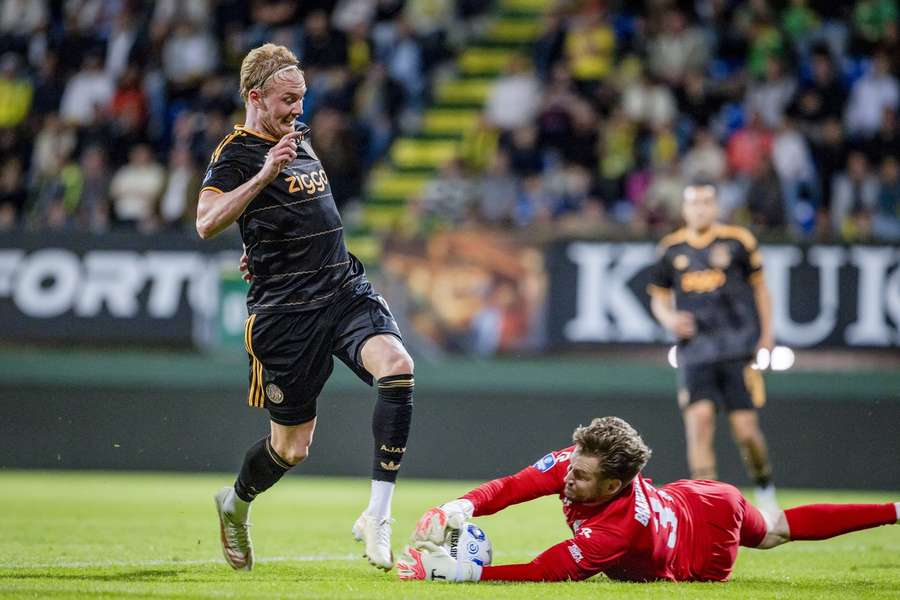 Julian Brandt trifft beim Kantersieg der Ajax.