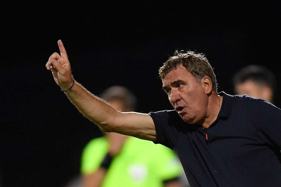 Gică Hagi în timpul partidei Farului cu Sheriff Tiraspol