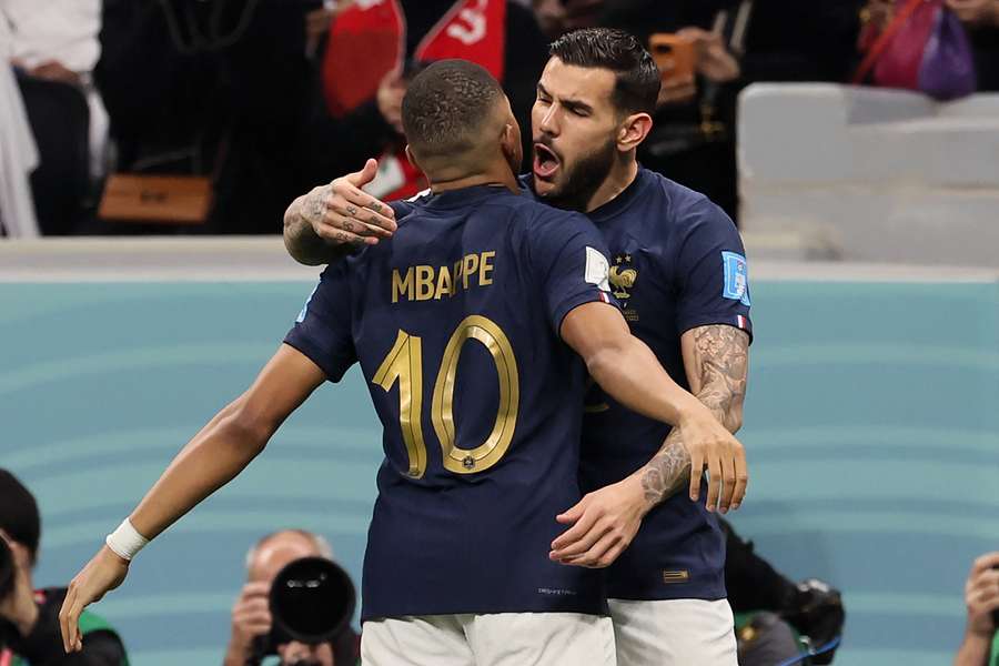 Theo anotó el primer gol francés de la semifinal.