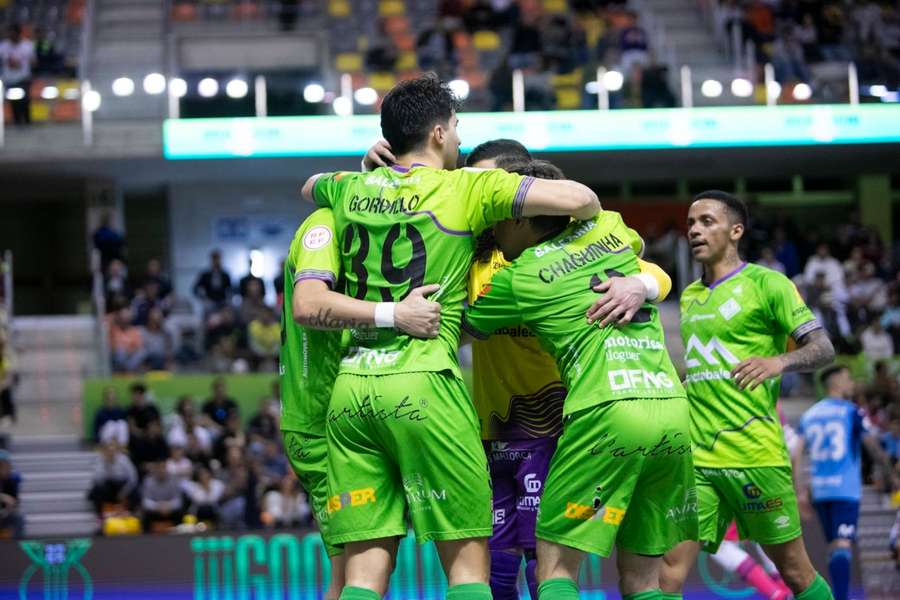 Jogadores do Palma Futsal celebram um dos golos da vitória Jogadores do Palma Futsal celebram um dos golos da vitória