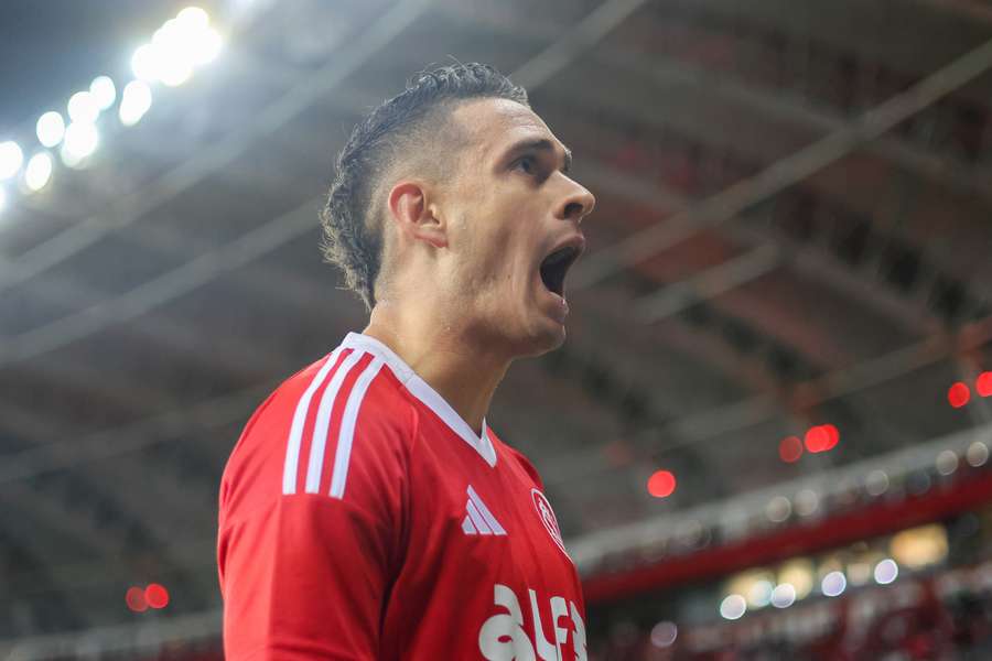Borré fechou a conta no Beira-Rio