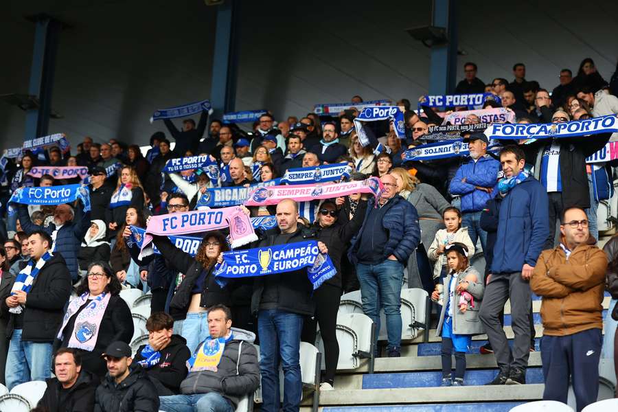 Adeptos do FC Porto no apoio à equipa