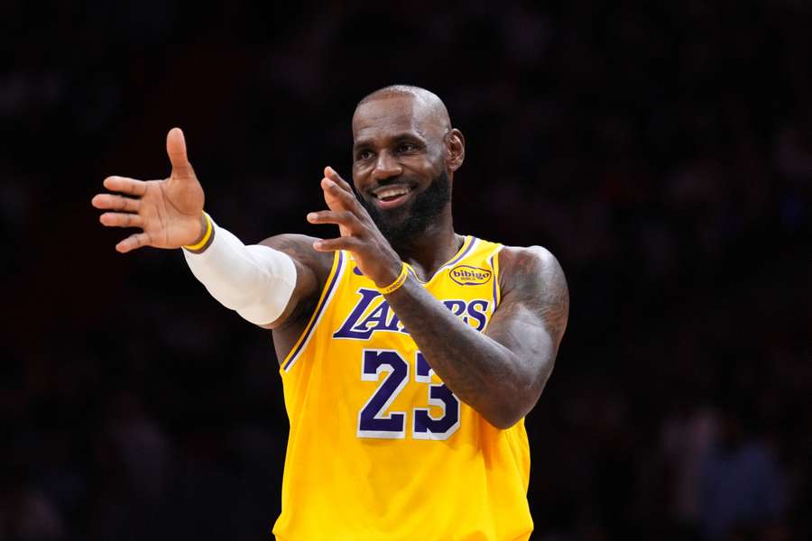 LeBron James s'empare du record de matches disputés, 1 612, devant Robert Parish