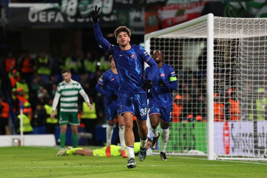 Marc Guiu voltou a brilhar na Europa