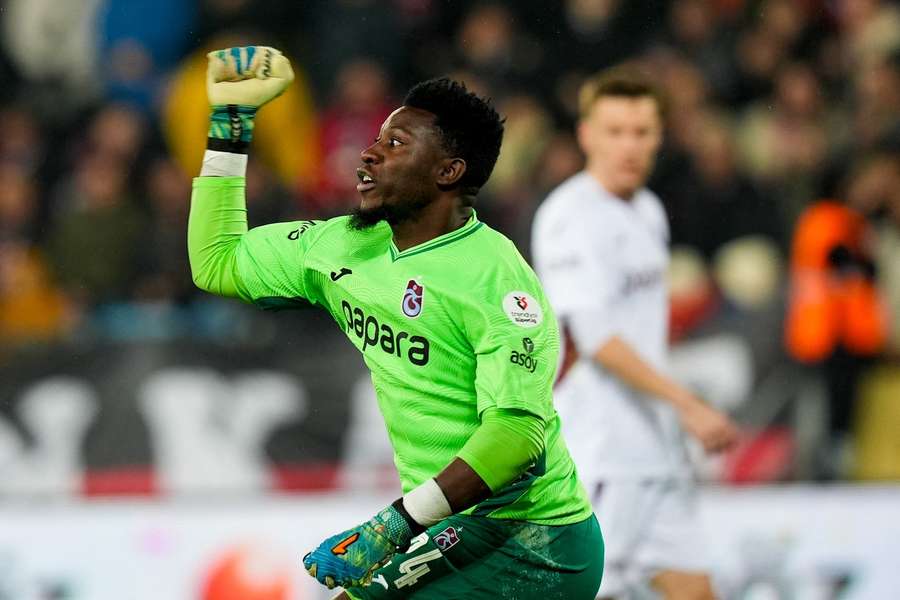 Onana en acción con el Trabzonspor