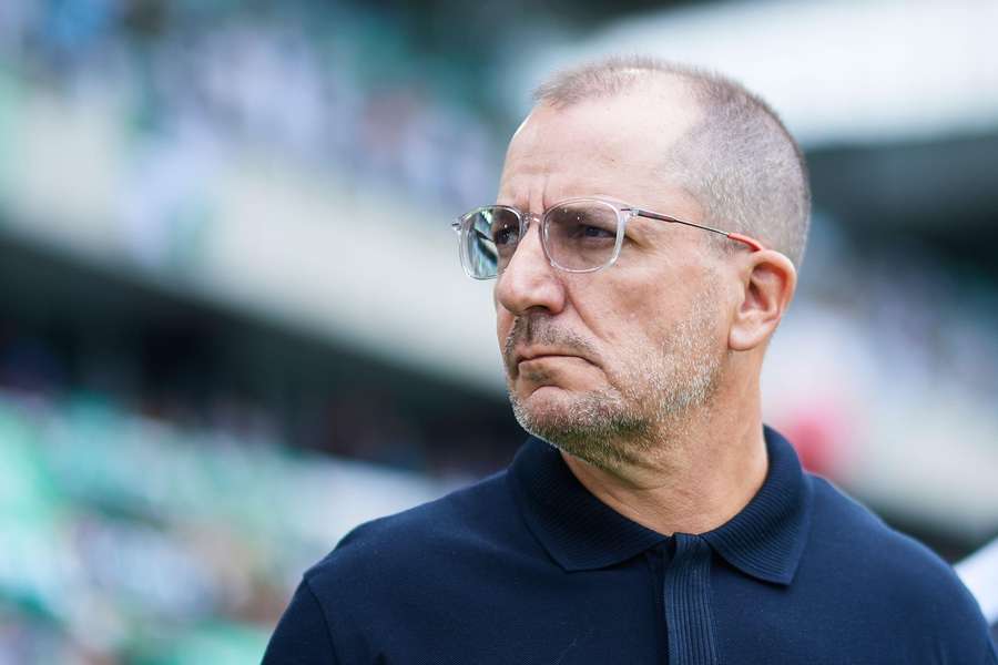 Ceuta-Coach Jose Romero und die beiden Teams entschieden sich dazu, dass Spiel nicht mehr fortzusetzen Ceuta-Coach Jose Romero und die beiden Teams entschieden sich dazu, dass Spiel nicht mehr fortzusetzen