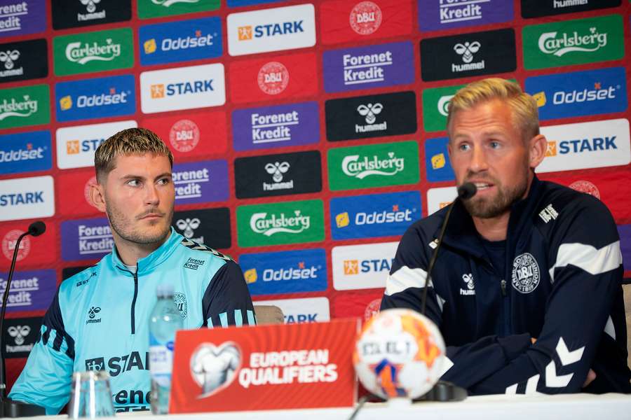 Kasper Schmeichel og Jonas Wind på pressemøde inden kampen