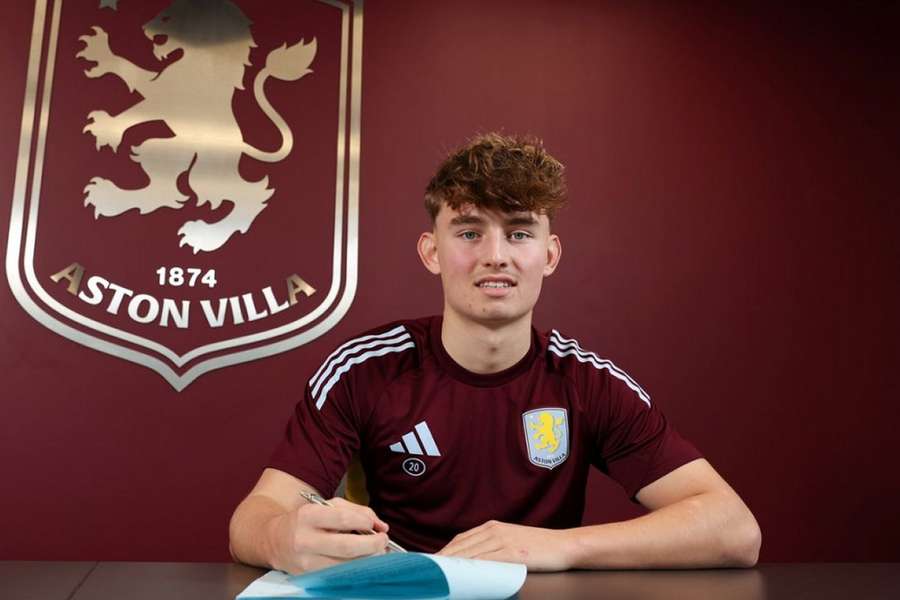 Boyd pens new Aston Villa contract