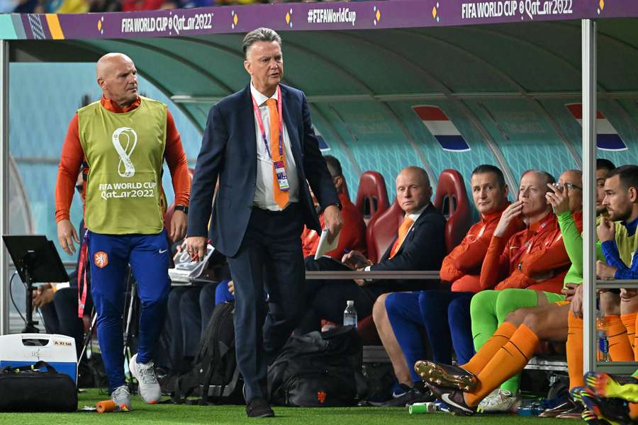 Louis van Gaal lembrou que Países Baixos ainda não perderam e estão no topo do grupo