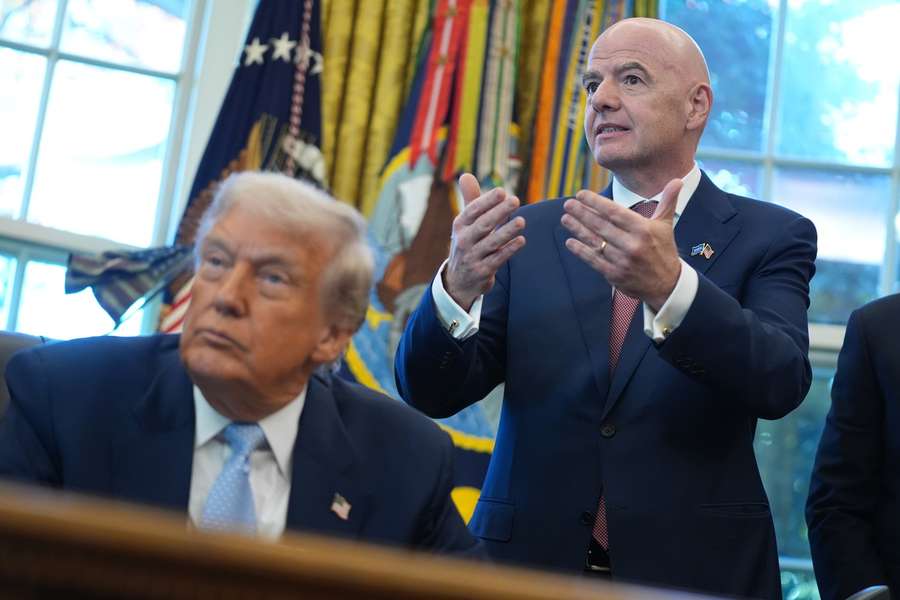 Infantino (r.) und Trump verkündeten die News im Weißen Haus