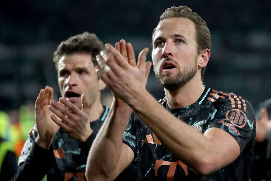 Thomas Müller (l.) und Harry Kane (r.)