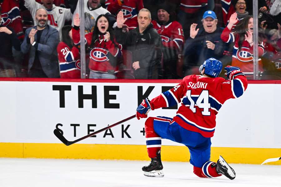 Nick Suzuki in azione per i Canadiens