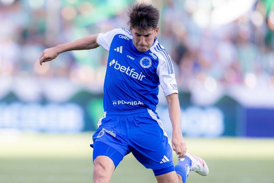 Villalba durante empate do Cruzeiro com o Juventude em 3 a 3, no Alfredo Jaconi, em Caxias
